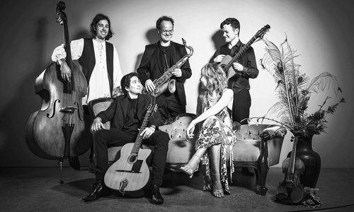 Caro Manins La Luna _ the Gadjos.jpg